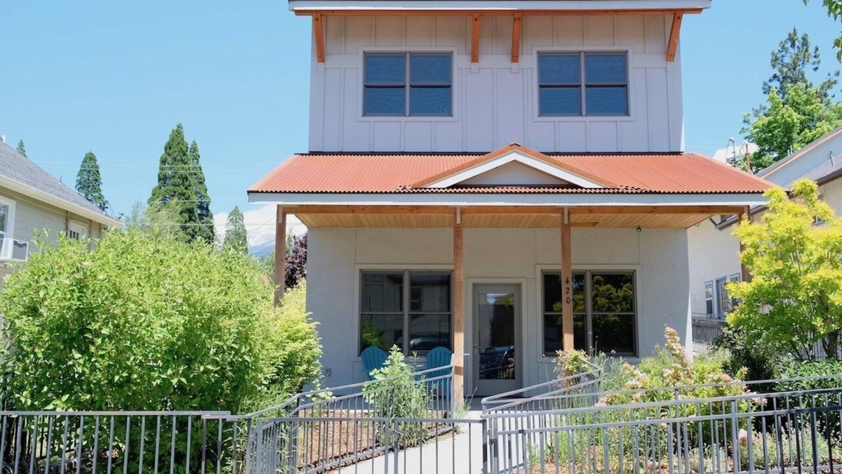 Mount Shasta House | Loft @ 420 on Chestnut
