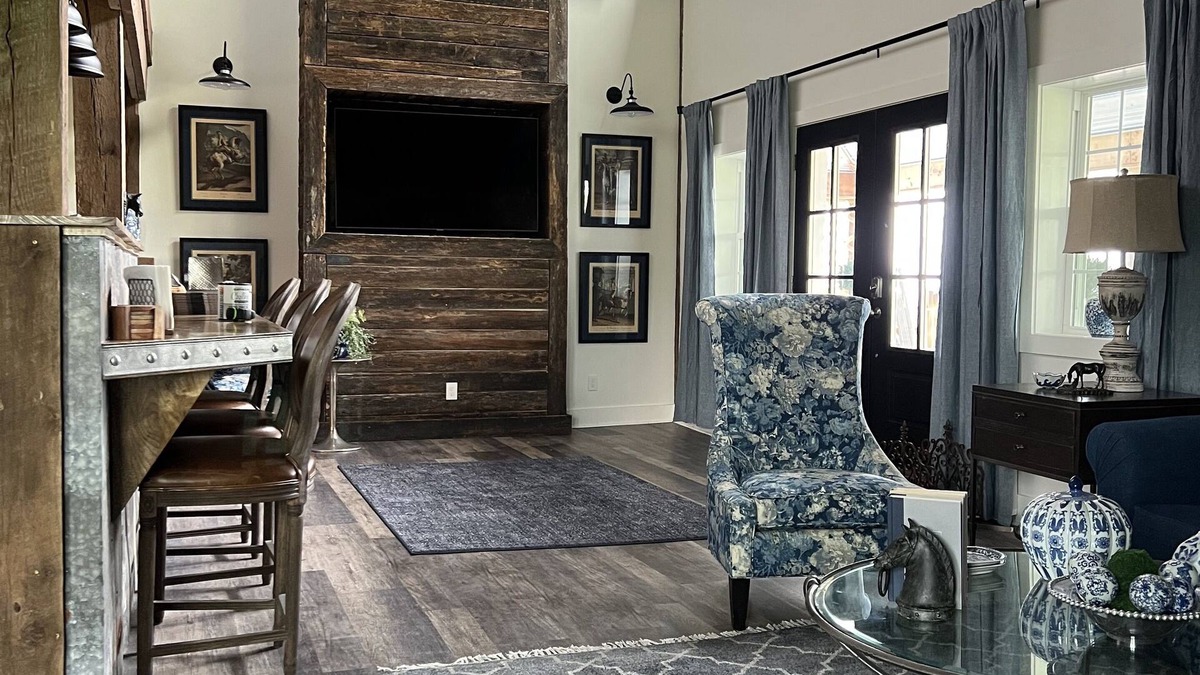 Georgetown Bed & Breakfast | Loft above Beautiful Horse Barn on Bourbon Trail