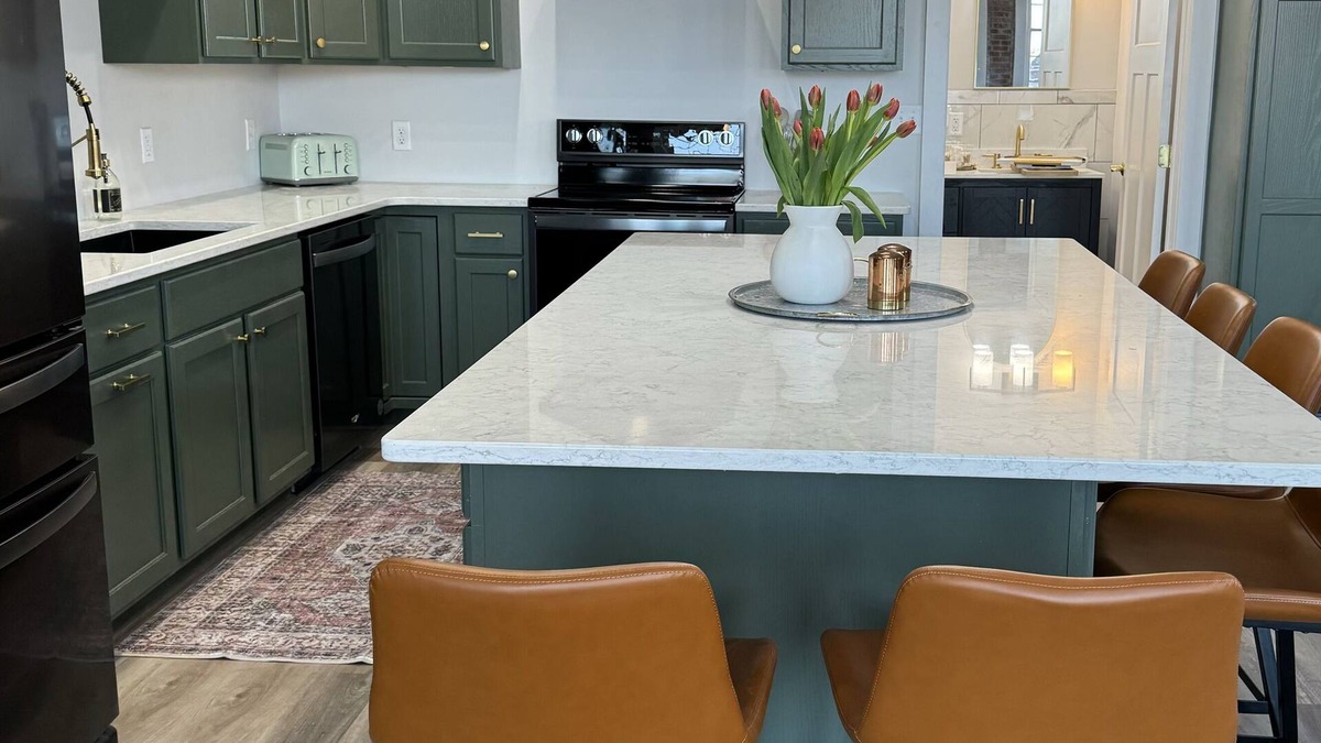 Du Quoin Apartment | Loft Apartment on Main Downtown - Sleeps 4