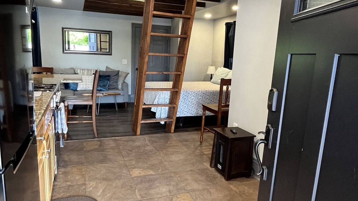 Brunswick Apartment | Loft Apt Just off C&O near Harpers Ferry, AT, train to DC, & Frederick