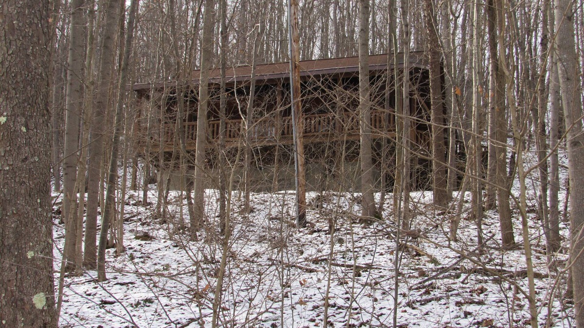 Laurelville Cabin | Loft cabin 2 to 4 guests Hocking Hills - Tar hollw
