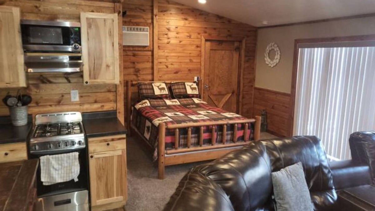 Mason City Cabin | Loft Cabin on the River
