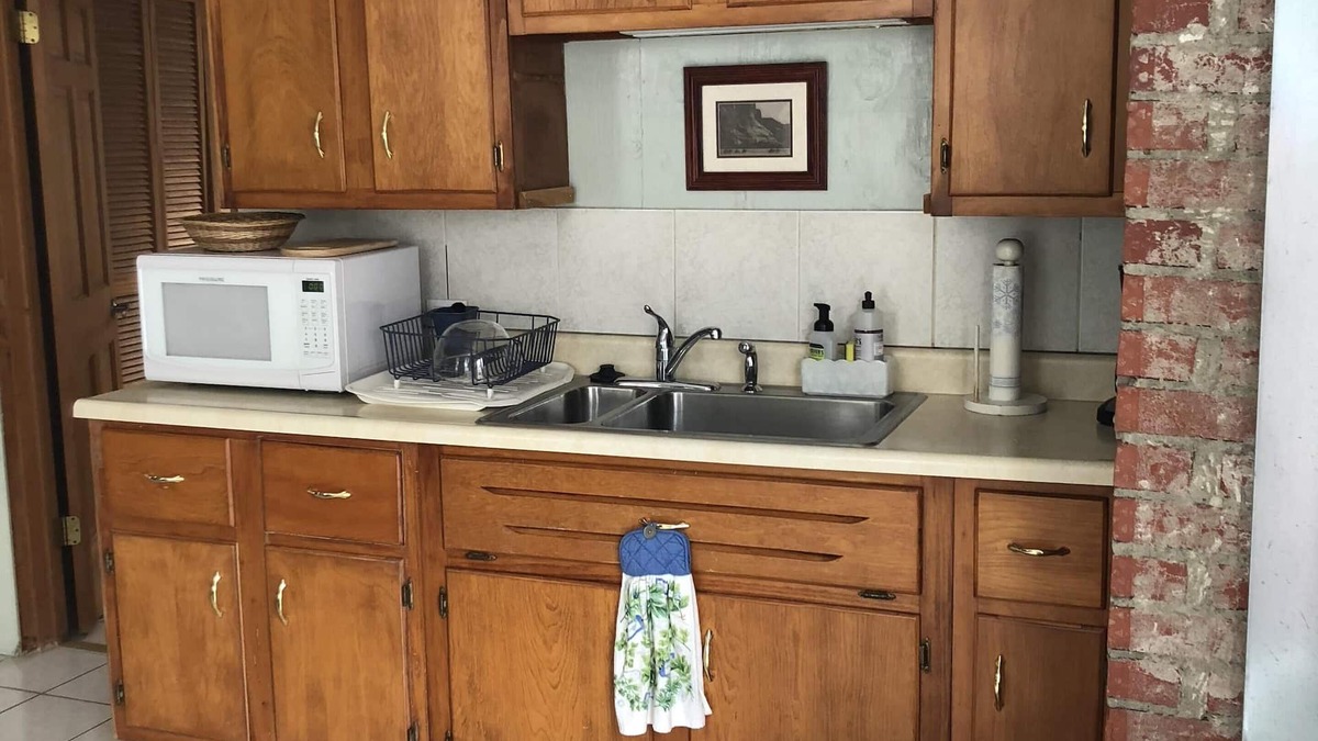 Erie House | Loft Cottage Near the Bay with Private Deck and Yard