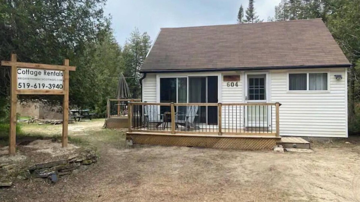 Sauble Beach Cottage | Loft Cottage-Steps to the Beach