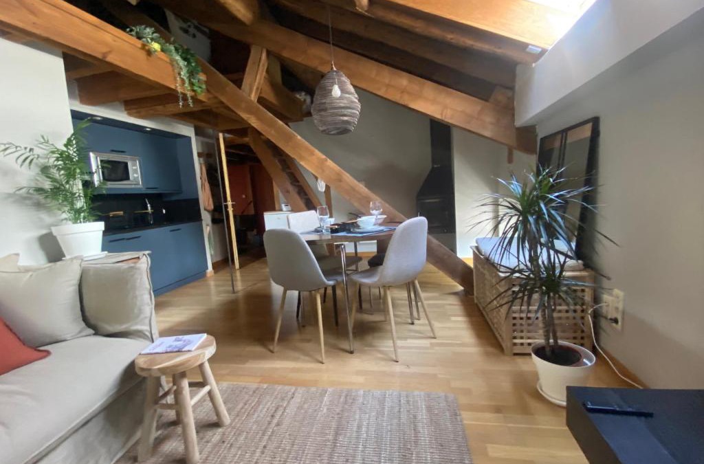 Bourg-Madame Apartment | loft de la place