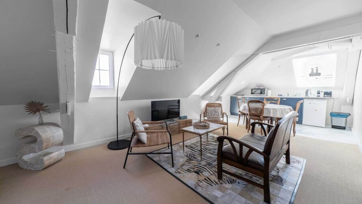 Gannat Apartment | Loft design au centre-ville avec jardin et parking