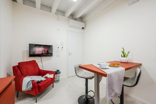 Casalgrande Apartment | Loft Il Moro 2 Maranello Sassuolo Free Netflix & wi-fi