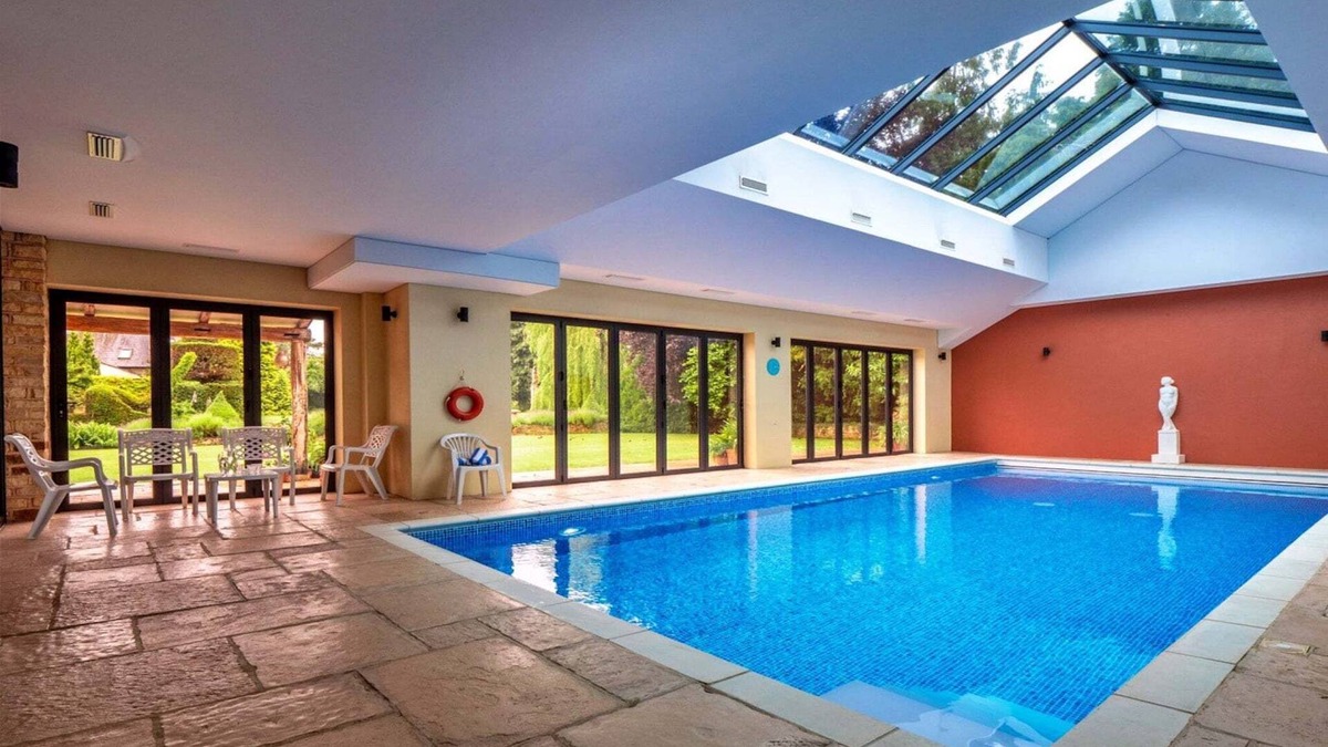Kingham Cottage | Loft in Cotswolds with Pool & Scenic Gardens