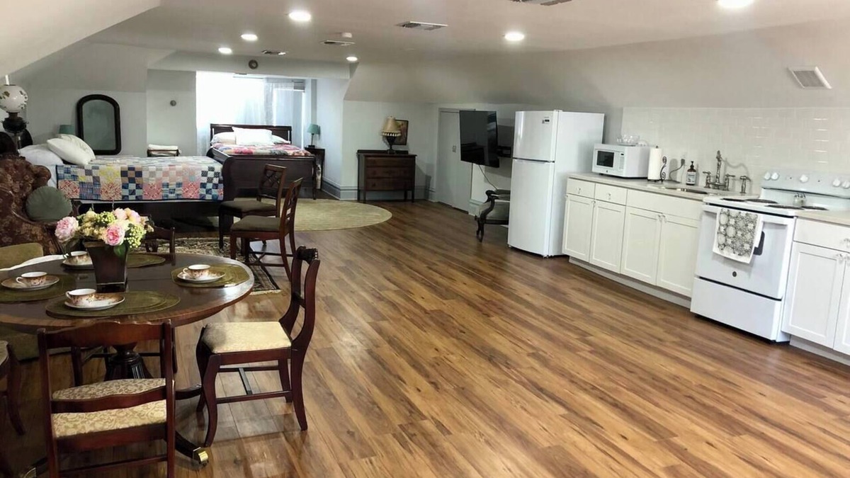 Greater Belhaven Apartment | Loft in Historic Mims-Dreyfus House in Belhaven