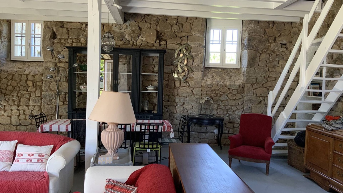 Desaignes House | Loft in the Château's sheepfold in a green setting