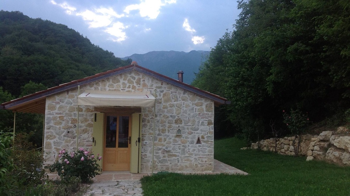 Castelcucco Ski Chalet | Loft in the woods, in the hills near Asolo, an hour's drive from Venice.