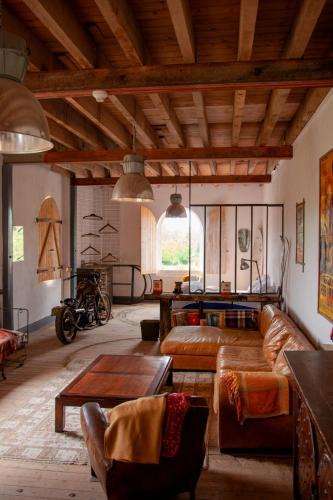Brechamps Apartment | Loft industriel aux Grands Moulins de Ruffin