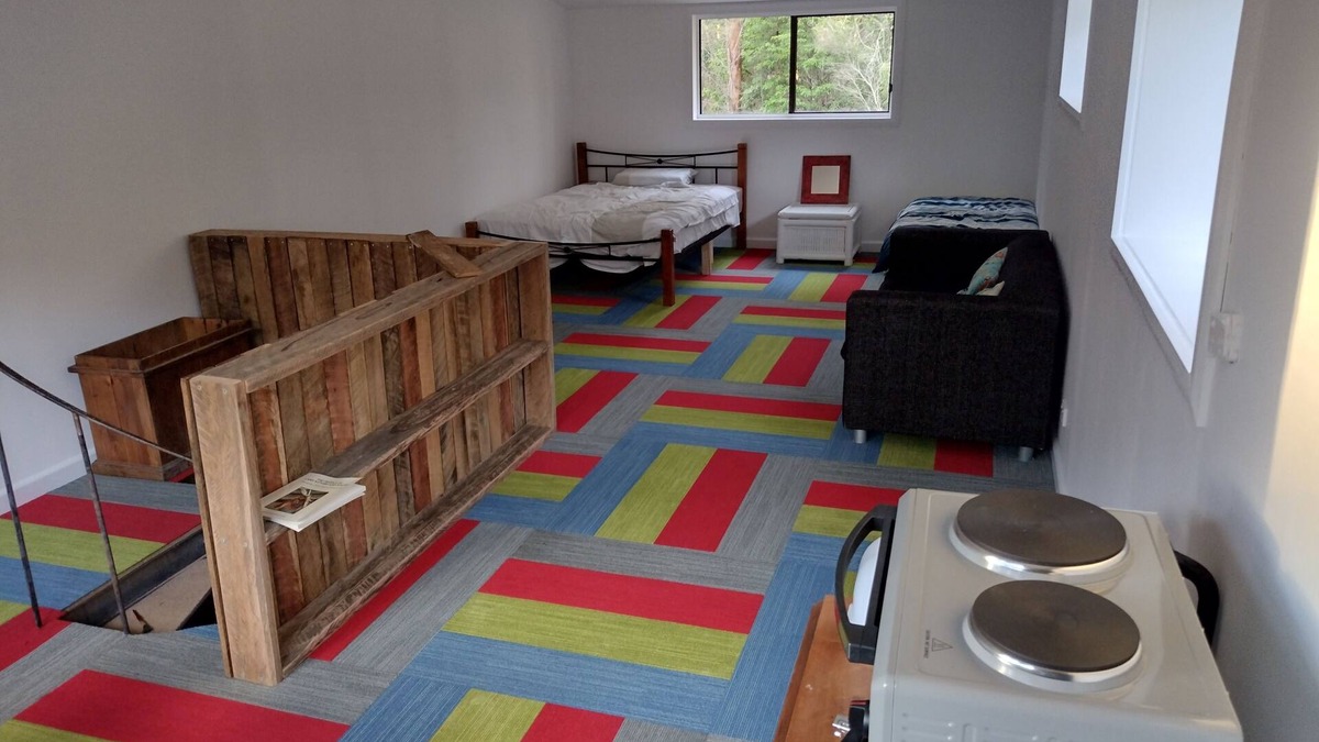 Congo Apartment | Loft on quiet 5 acre bush block. Less than 5 minutes to beaches.