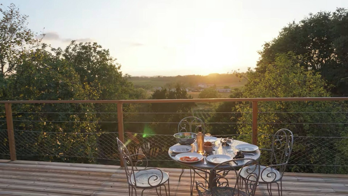 Saint-Genes-de-Castillon Apartment | Loft perched on the heights of Saint Emilion.