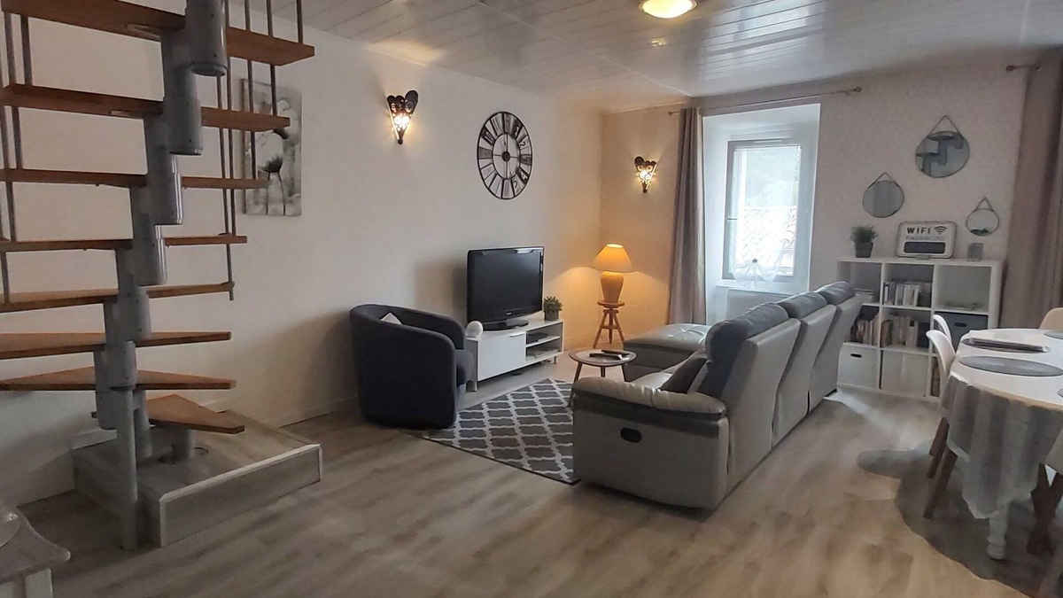 Saint-Martin-de-Bromes Apartment | Loft Refait à Neuf Dans une Ancienne Maison de Village