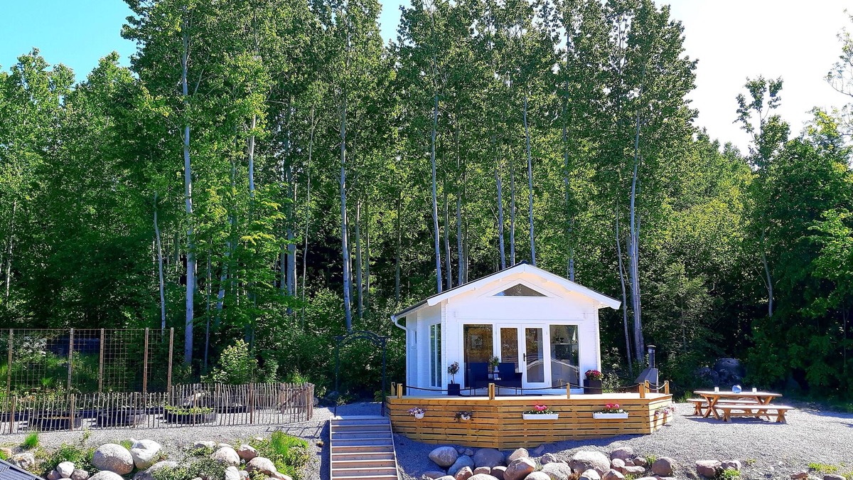 Laxa Municipality Cabin | Loft-Sleeps5-Parking-Spa-LakeViews-PetFriendly