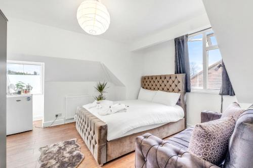 Hendon Apartment | Loft Studio - Free Toiletries, Snacks, 25 Min Wembley & Central London, Free Parking, Pets welcome