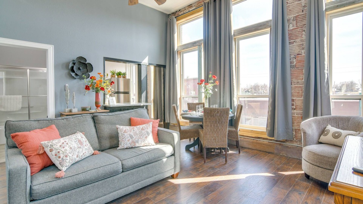 Monett Apartment | Loft-Style Apt in Dtwn Monett: Pets Welcome!