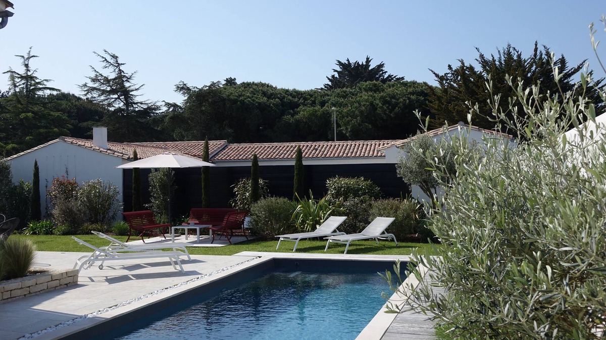 Le Bois-Plage-en-Re Villa | Loft-style villa with heated pool, fully renovated by architect