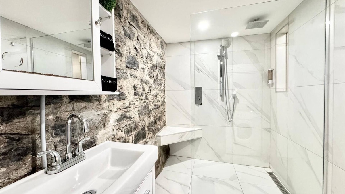 Boischatel Apartment | Loft The Montcalm 2 min Falls Free Parking