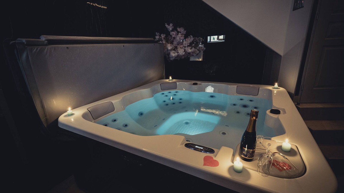 Centre-Ville Apartment | LOFT with private jacuzzi, CENTRE VILLE PONTOISE