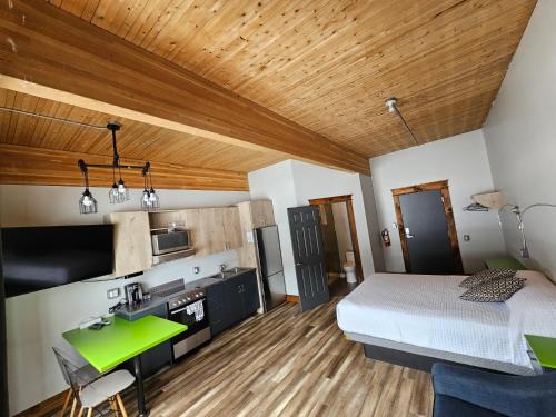 Sainte-Anne-des-Monts Hotel | Lofts Hôtel Gaspésie