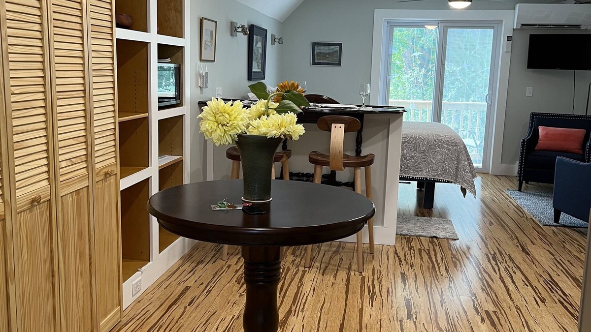 Bangor Apartment | "LOFTY-DIGS" A private, spacious studio in downtown Bangor.