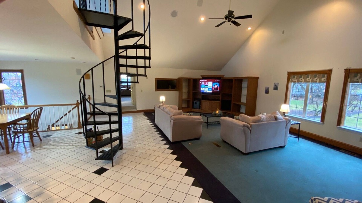 Hummels Wharf Apartment | Lofty space with work space and relaxation nearby everything
