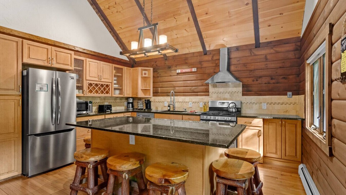 Highmount Cabin | Log Cabin 2min to Belleayre Base Lodge EV Charger