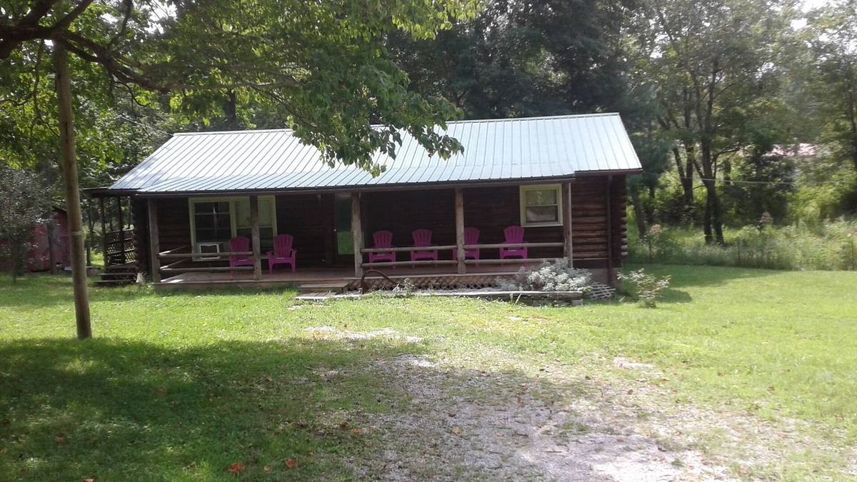 Somerset House | LOG Cabin, 5 miles from town, but very country setting