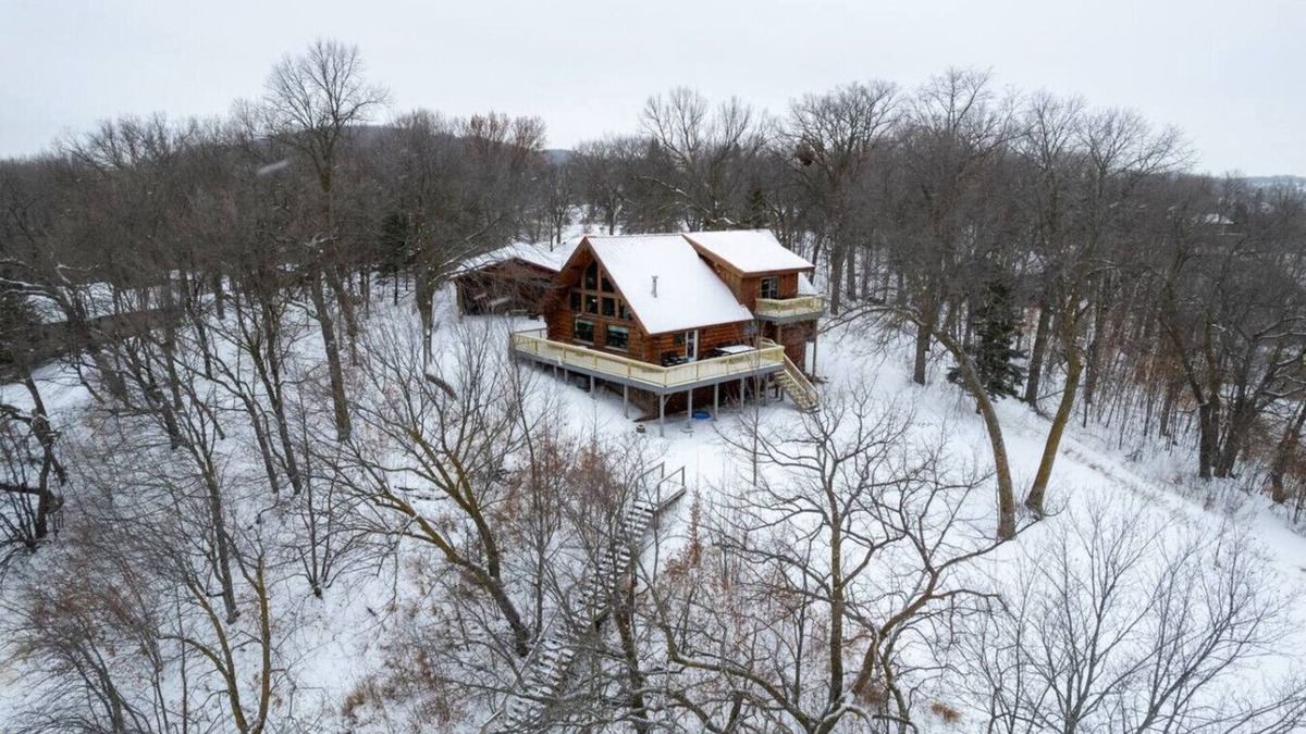 Pelican Rapids Cabin | Log Cabin at Moonlight Bay