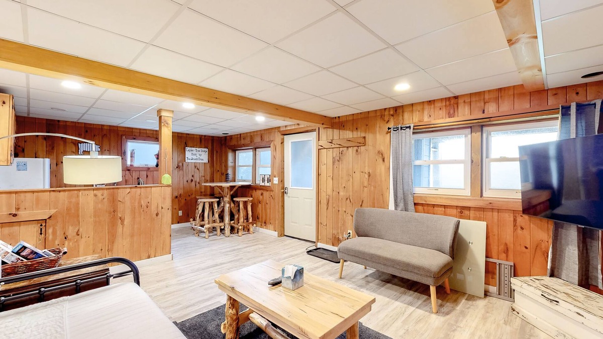 Montgomery Center Condo | Log cabin condo with mountain views and full kitchen - close to Jay Peak Resort
