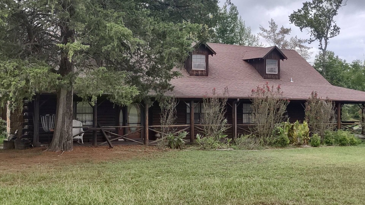 Gilmer Cabin | Log cabin East Texas near Barnwell and Lake of the Pines