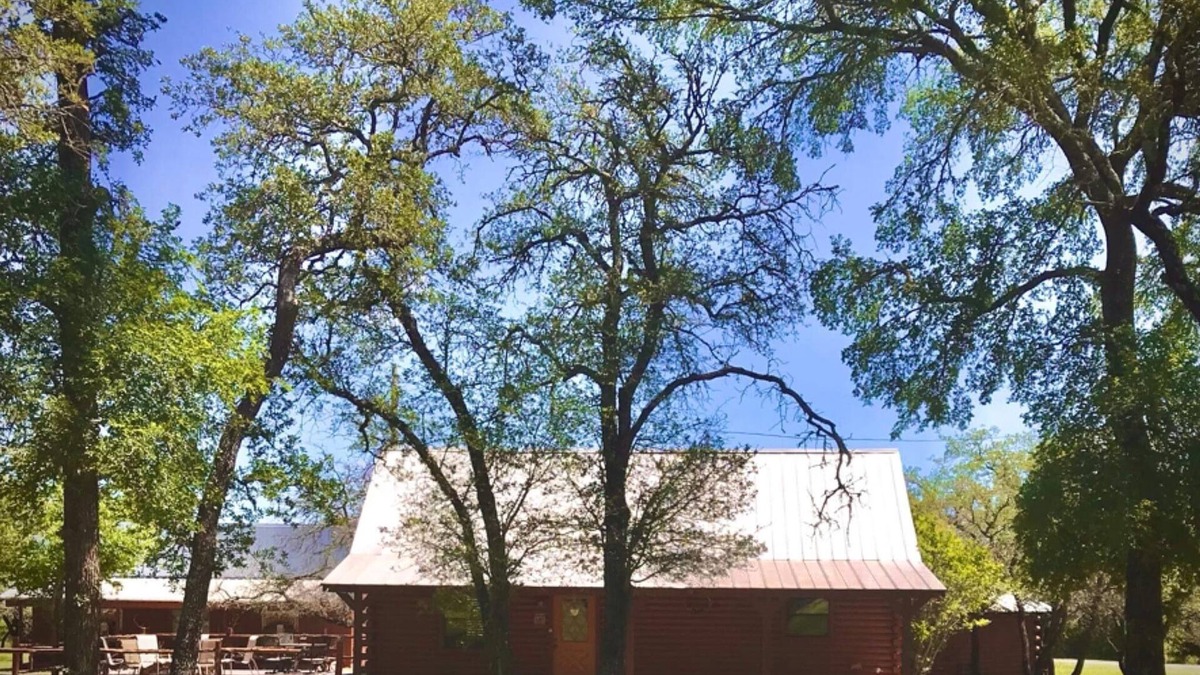 Valley Mills Cabin | Log Cabin Escape at D~Oasis Ranch
