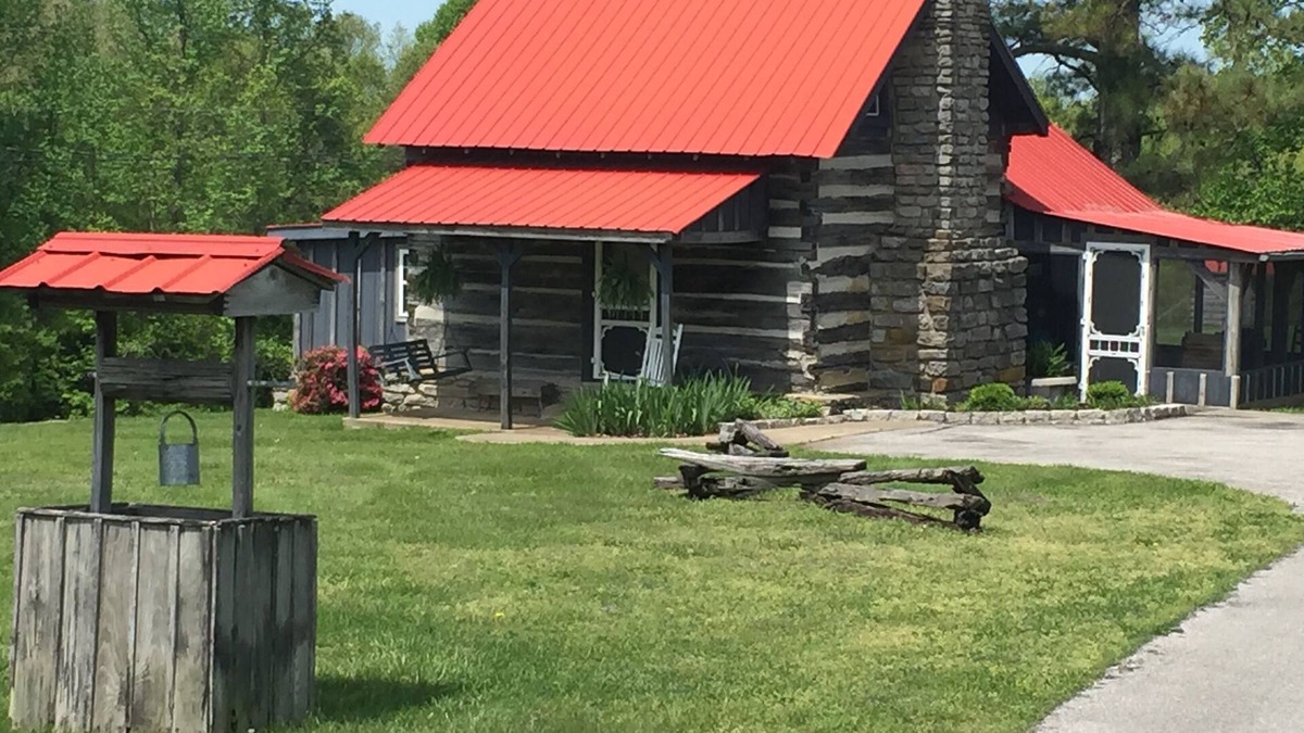 Pulaski House | Log Cabin Escape - Full Log Cabin Home