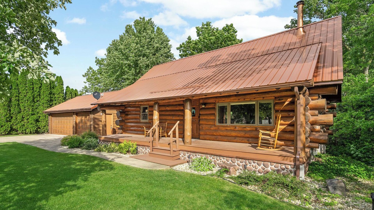 Cherry Valley Cabin | Log Cabin Escape+King B+Hot Tub+Sauna+River Views