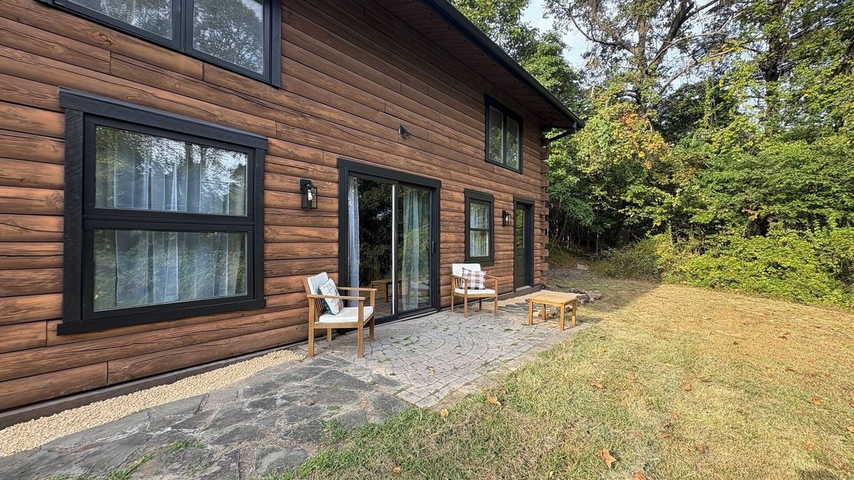 Orrtanna Cabin | Log Cabin Hideaway - off Route 30 - Game Room - Sleeps 10