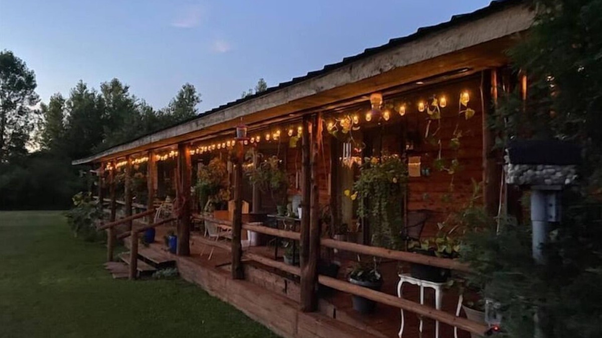 Vestaburg House | Log Cabin house on 10.5 acers of wooded land. Accommodates 20 plus guest.