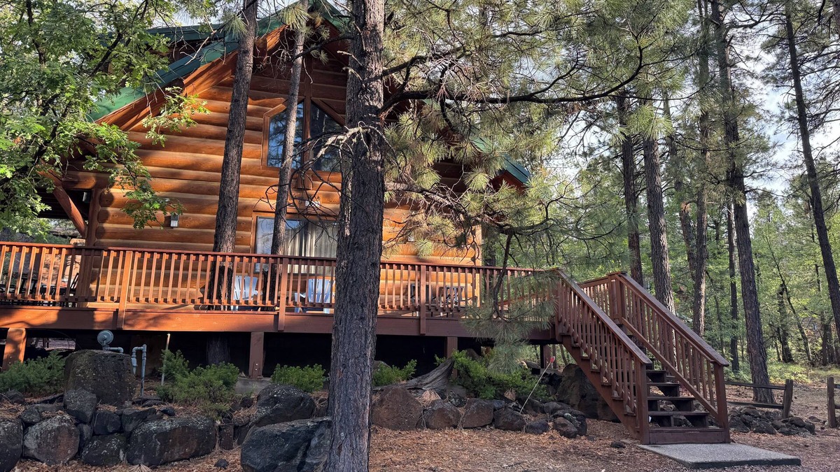 Pinetop Cabin | Log Cabin in the Woods