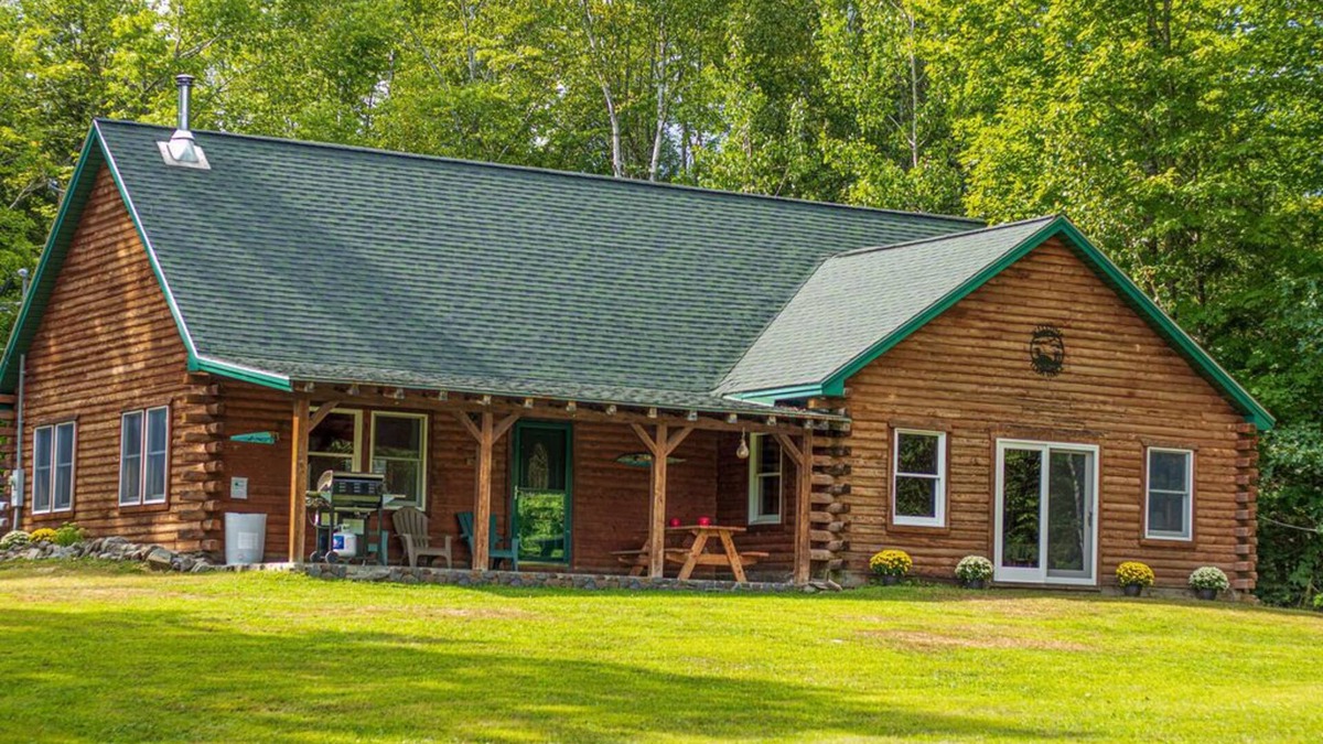 Canaan Cabin | Log cabin, King bed! Private beach!