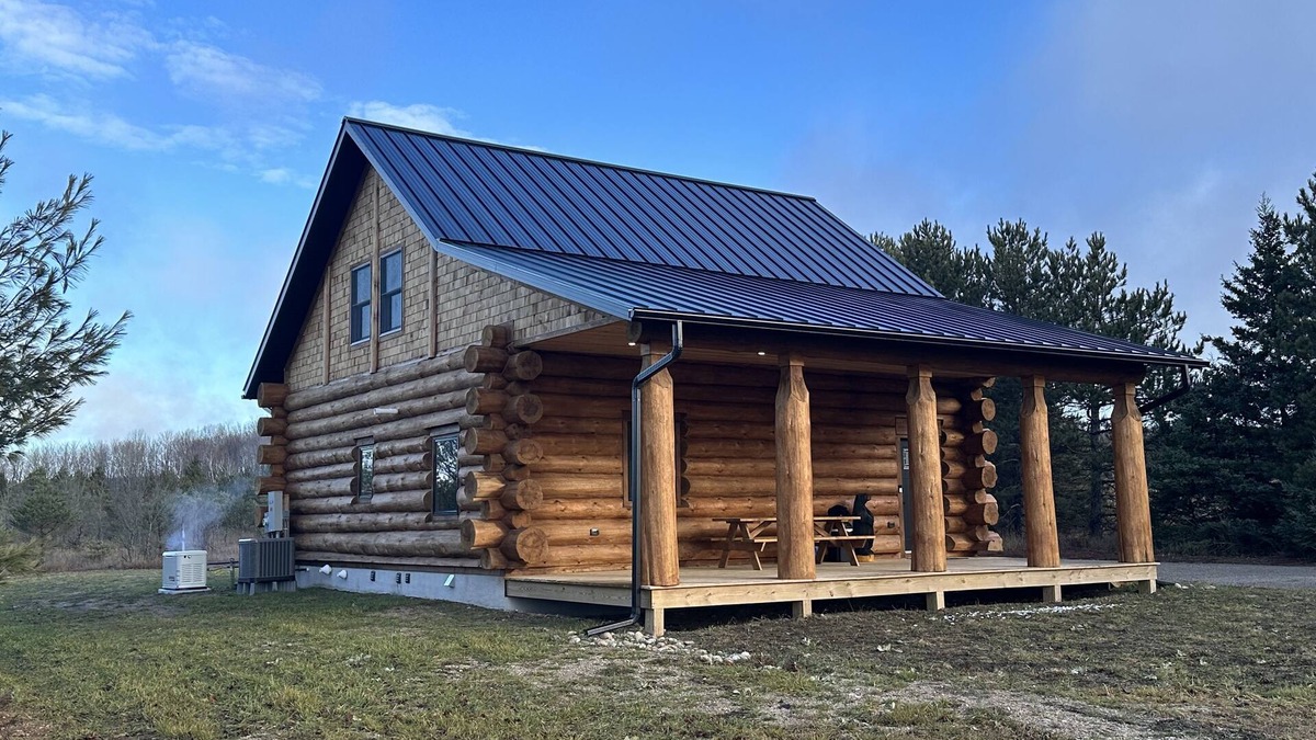 Levering Cabin | Log Cabin located in Northern Michigan just minutes from Lake Michigan.