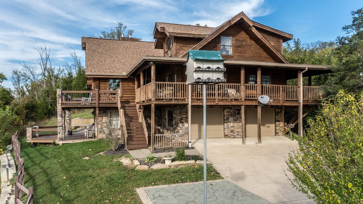 Union Cabin | Log Cabin Lodge Overlooking Ohio River Near Creation Museum & Arc Encounter