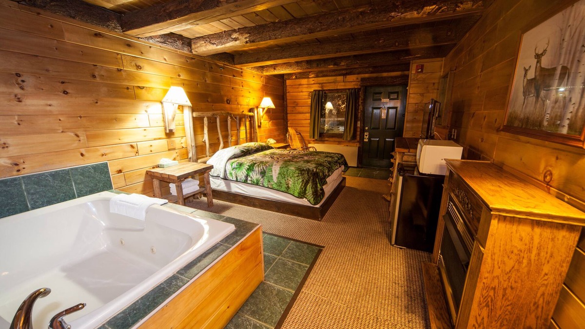 Jones Mills Hotel | Log Cabin Lodge & Suites