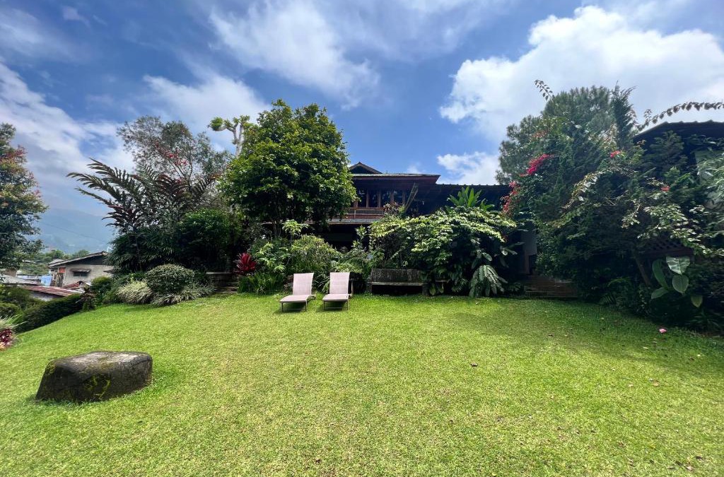Ciloto Villa | Log Cabin Mountain View Tugu Selatan Cisarua