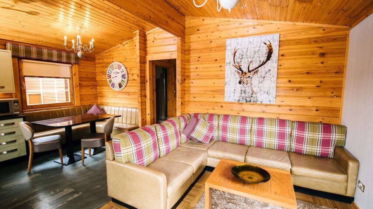 Bishopton House | Log Cabin near Glasgow