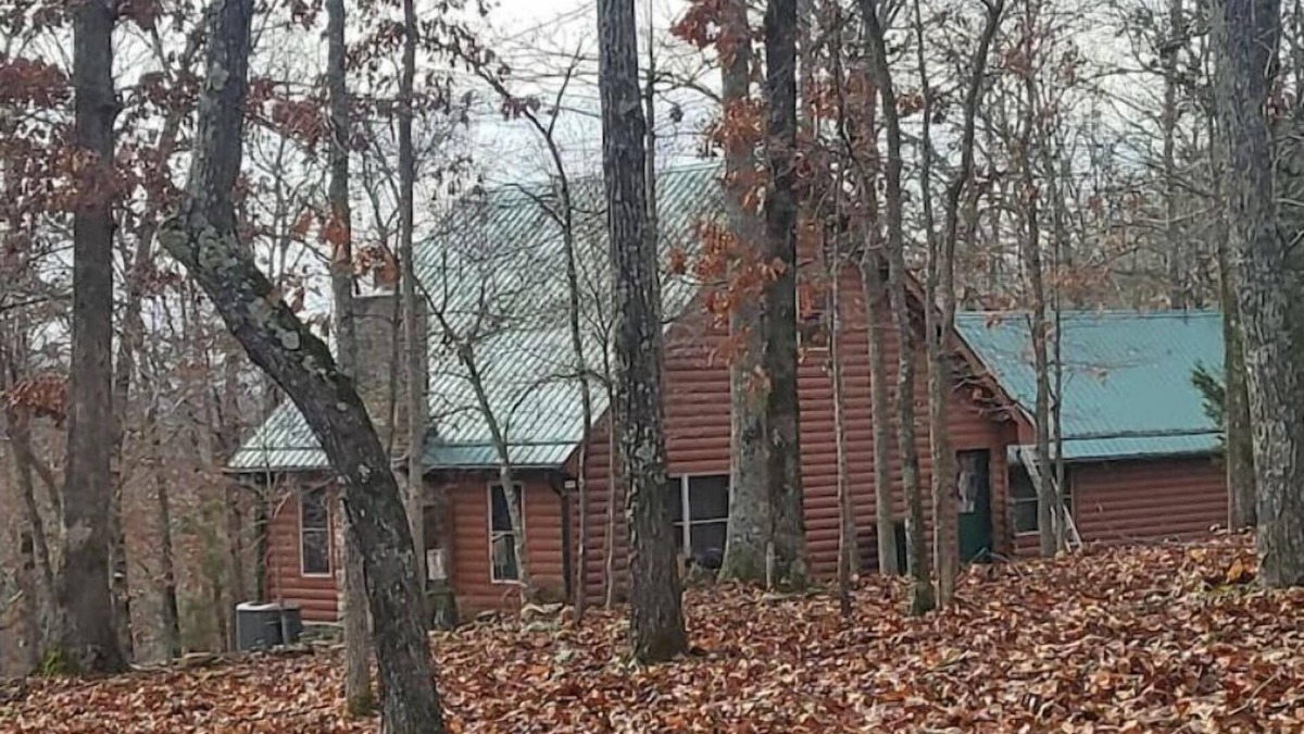Saint Joe Cabin | Log cabin on 9 acres. Perfect for a winter retreat or summer trip to the river.