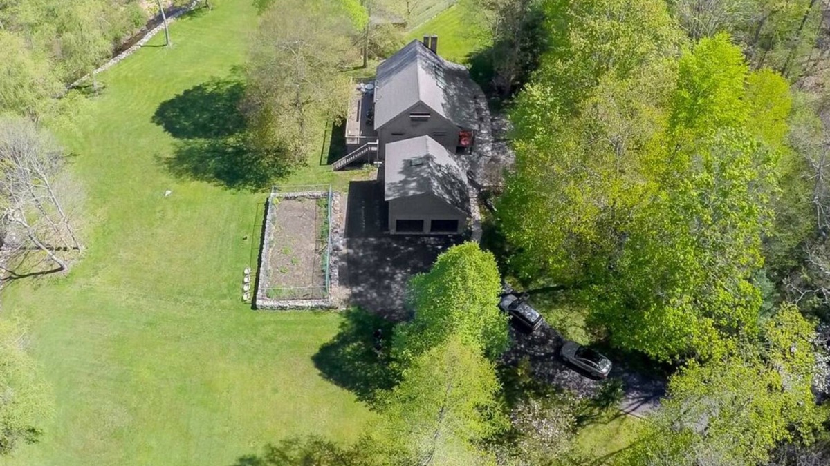 Putnam Valley House | Log Cabin on Quiet 20 Acres