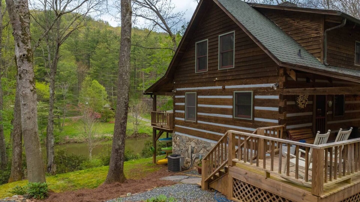 Todd Cabin | Log Cabin on the River w/Hot Tub