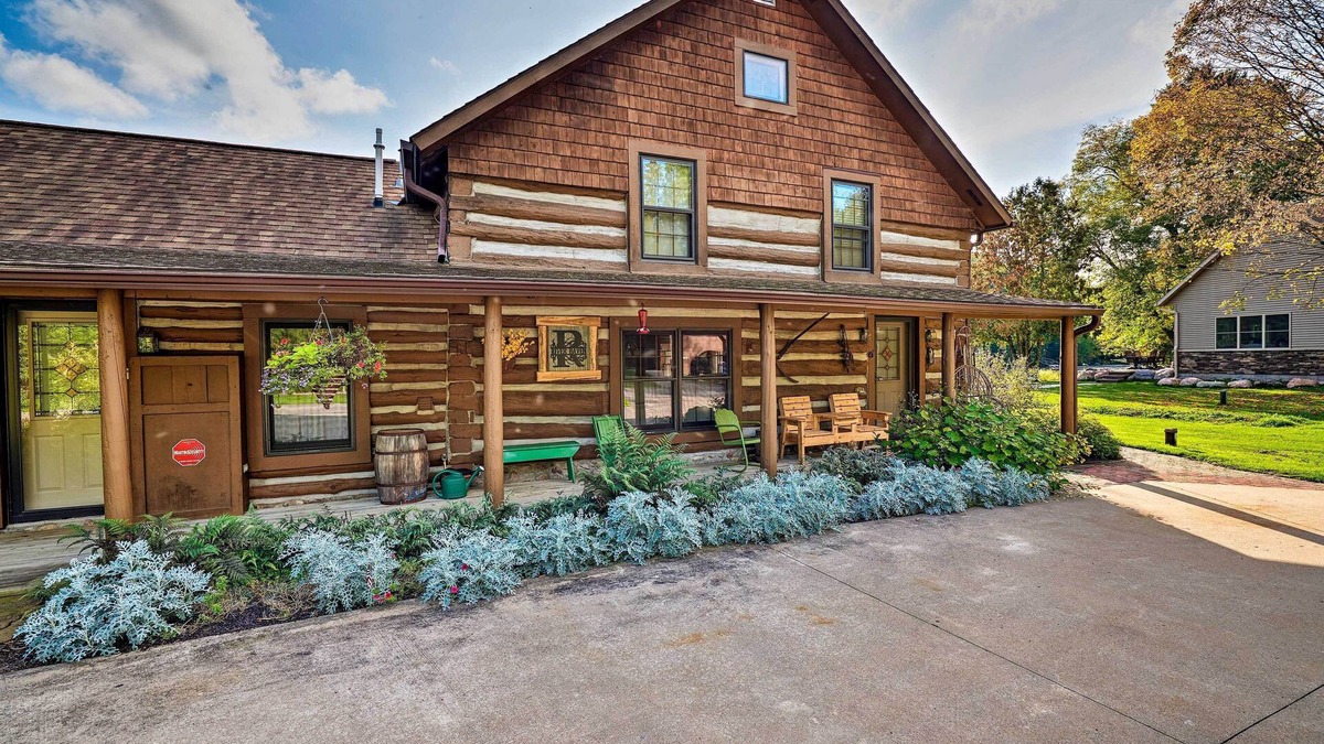 White Lake Cabin | Log Cabin on the Wolf River w/Private Hot Tub!