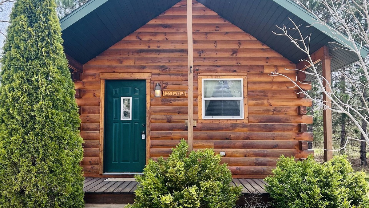 Thompsonville House | Log Cabin. Only minutes from Crystal Mountain!